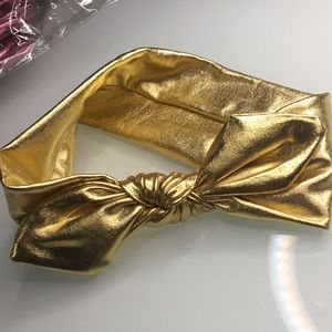 Shiny gold diva hair bow
